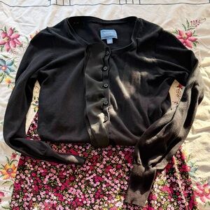 Medium black layered detail cardi.